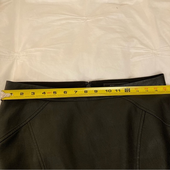 BCBG MAXAZRIA BLACK VEGAN LEATHER PENCIL SKIRT SZ MEDIUM—STUNNING! - Picture 6 of 13